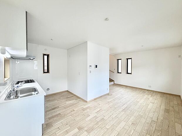 【リビング】■家族の時間を彩る、快適で癒される空間