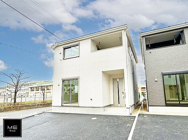 【現地外観写真】■暮らしを彩る充実した設備仕様が備わった住まい