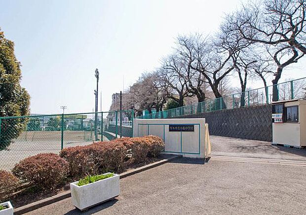 厚木市立小鮎中学校(約2,740m・徒歩35分)