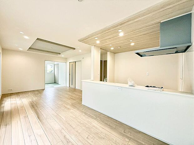 【リビングダイニング】■ナチュラルなリビングはどんなインテリアにも合います