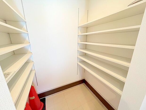 【収納】■シューズインクローゼットでおしゃれに見せる収納で玄関すっきり