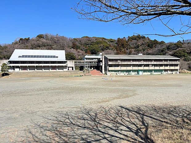 南郷中学校(約700m・徒歩9分)