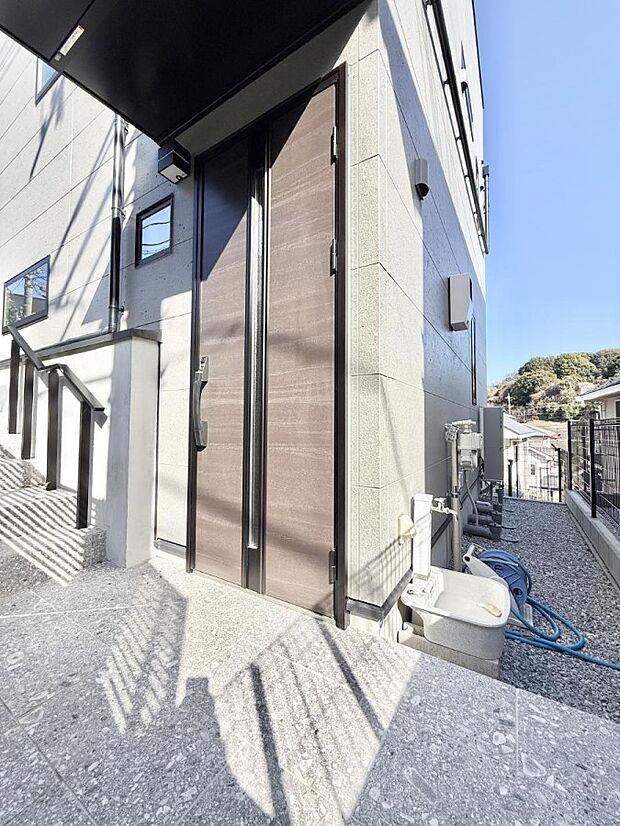 【玄関】■ 帰るたびにホッとする、安心感のある佇まい