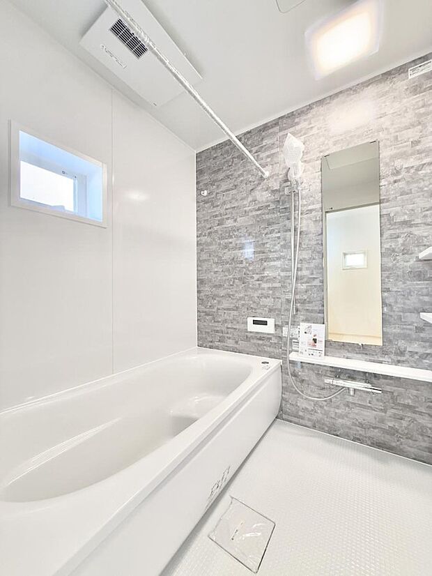 【浴室】■一日の疲れを癒す、心落ち着く空間です