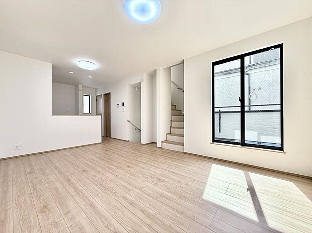 【リビング】■2階リビングは、陽当たり良し 明るく家族のプライベートが守られる空間です