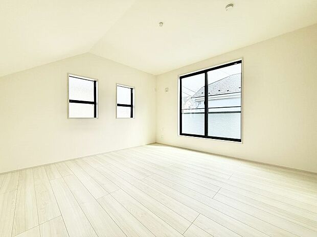 【リビング以外の居室】■太陽がサンサンと降り注ぐお部屋は気持ちがいいですね