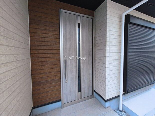 【玄関】■ シンプルで美しく、住まいの第一印象を彩る玄関です