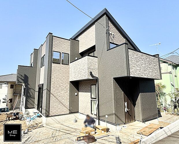 【現地外観写真】暮らしを彩る充実した設備仕様が備わった新築戸建