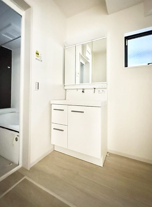 【洗面台・洗面所】■明るい洗面所は毎朝の歯磨きも楽しくできちゃいそうです♪