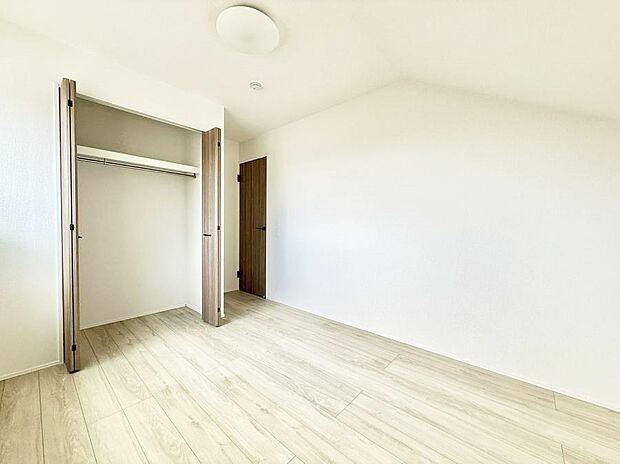 【リビング以外の居室】豊富な収納スペース!