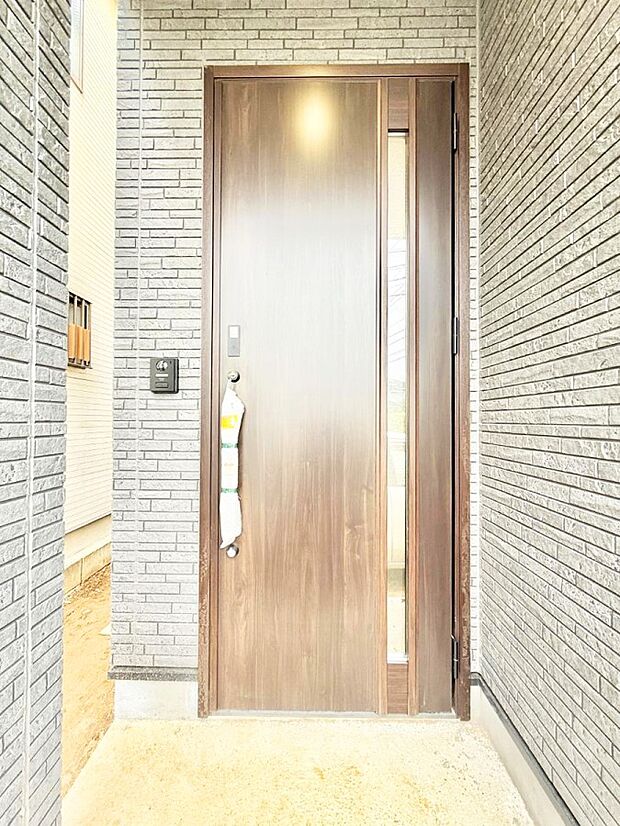 【玄関】■ 帰るたびにホッとする、安心感のある佇まい