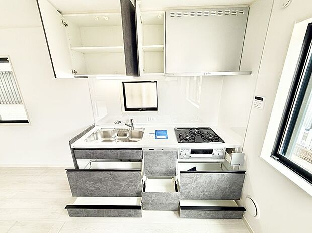 【キッチン】■家族の絆を深める、温もりのあるキッチン