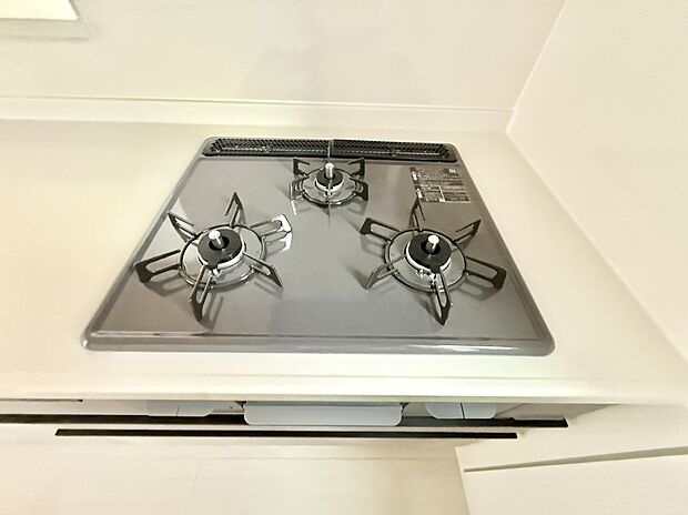 【3口ガスコンロ】■複数の鍋が同時に使えますね