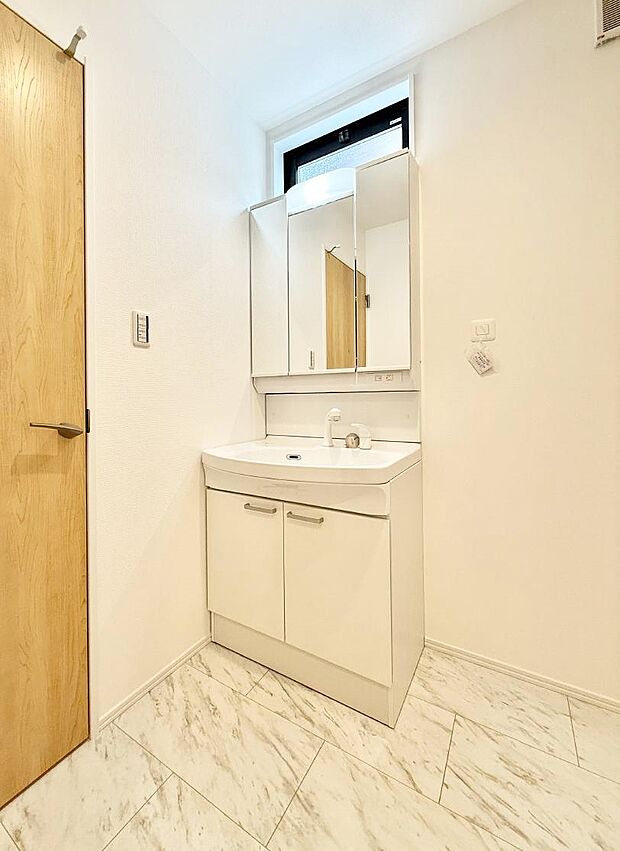 【洗面台・洗面所】■朝の準備がスムーズにできる広さです