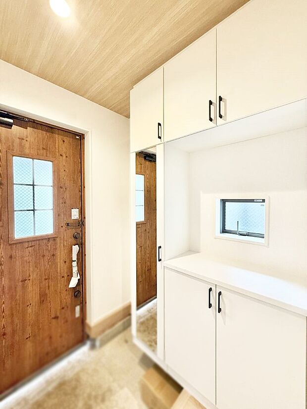 【玄関】■収納力の高いシューズボックス付! 玄関がキレイに片付きます!