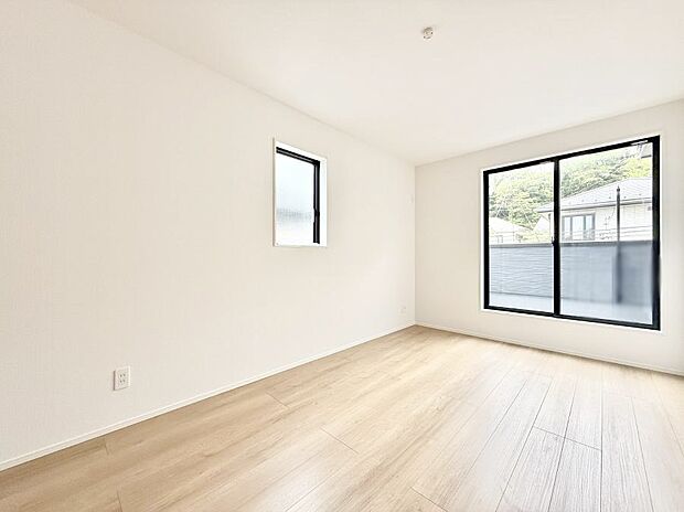 【洋室】日当たりのいいお部屋は気持ちがいいですね!