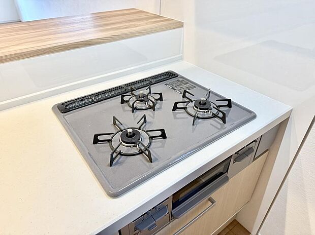 【3口ガスコンロ】■複数の鍋が同時に使えますね