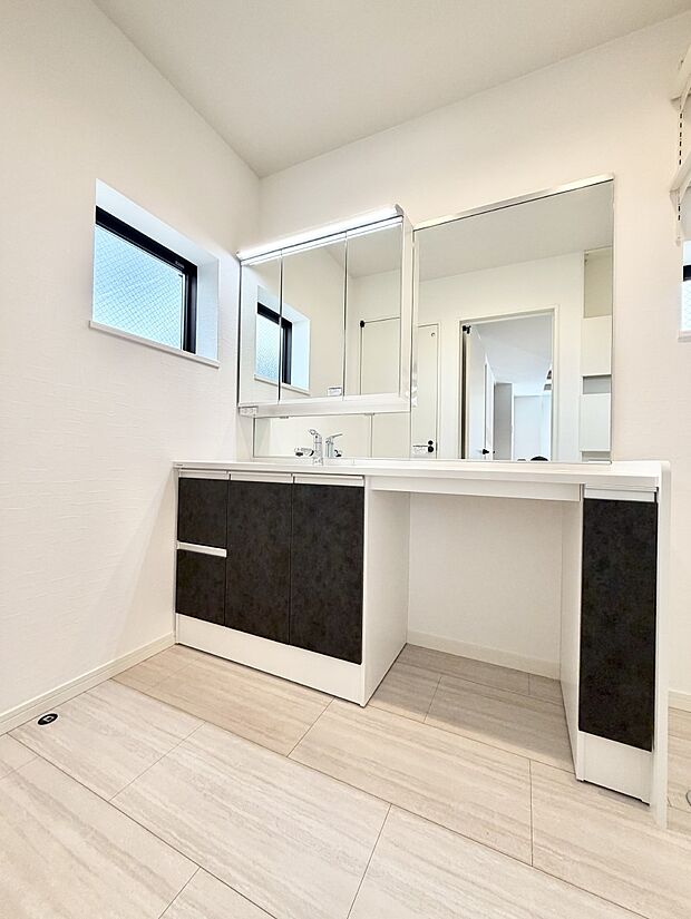 【洗面台・洗面所】■朝の準備がスムーズにできる広さです