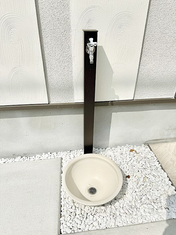 【その他現地】■ガーデニングや洗車などの際に大活躍な屋外立水栓  