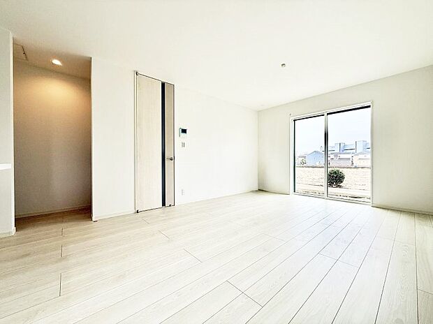 【リビング】■光と風を感じる、リラックスできる空間