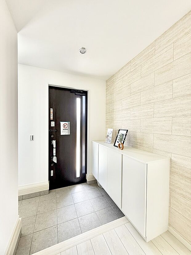 【玄関】■ ここから始まる一日、すっきり整った玄関