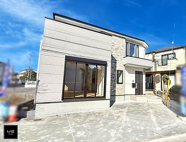 【現地外観写真】■暮らしを彩る充実した設備仕様が備わった住まい