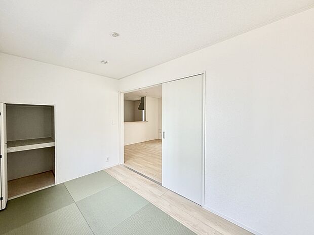 【リビング以外の居室】■落ち着いた雰囲気の和室で心が安らぐ空間