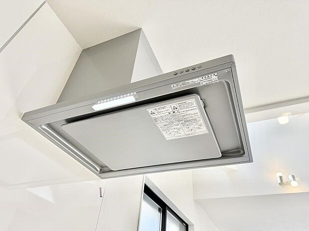 【レンジフード】■調理時の蒸気や匂いが換気扇に誘導され、効率的に排煙ができます。