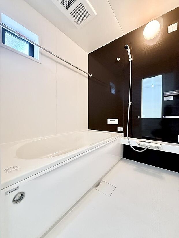 【浴室】■一日の疲れを癒す、心落ち着く空間です