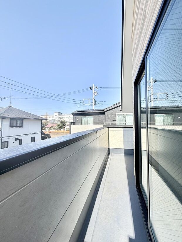 【バルコニー】■ 朝のコーヒーや夜の星空を楽しむ、癒しの場所