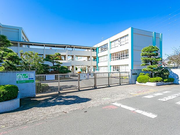茅ヶ崎市立香川小学校（約600m・徒歩8分）