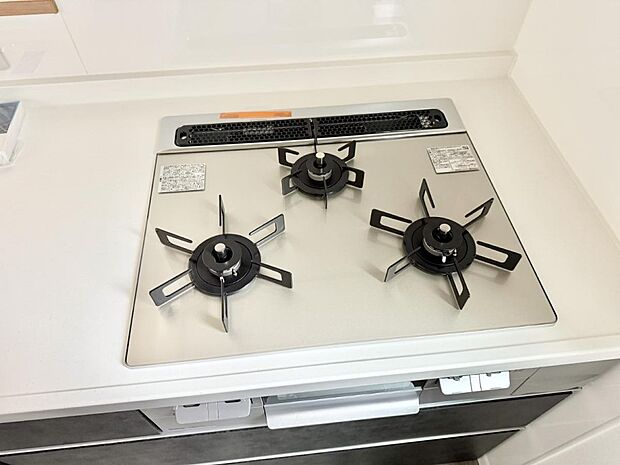 【3口ガスコンロ】■一度に多くの料理ができ便利で効率的