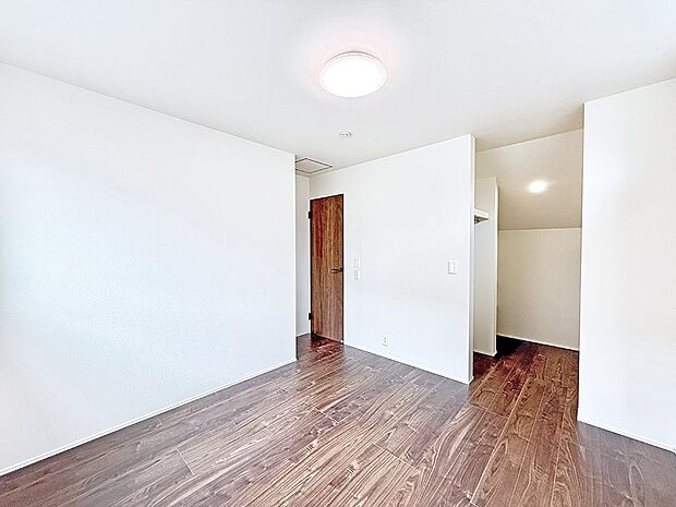 【子供部屋】■大きな収納で荷物がスッキリ片付きます