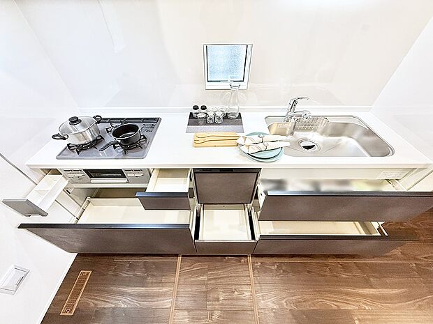 【キッチン】収納力豊富なシステムキッチンです!