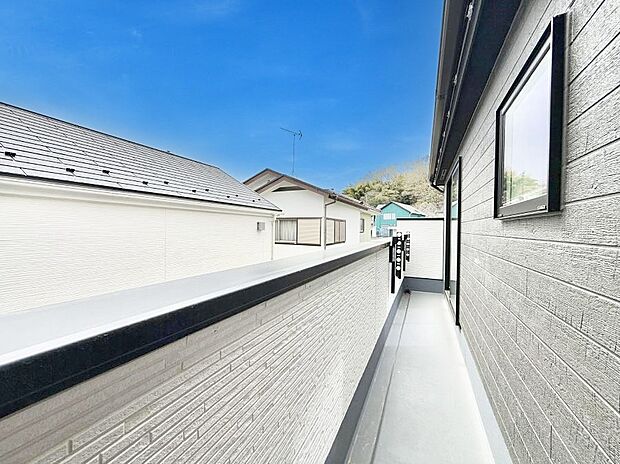 【バルコニー】お洗濯物がよく乾く陽当たり良好のバルコニーです！