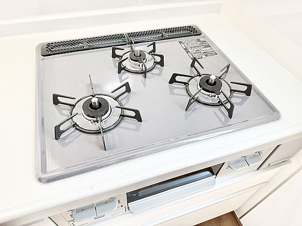 【3口ガスコンロ】■３口コンロのシステムキッチンで料理の手順もスムーズに