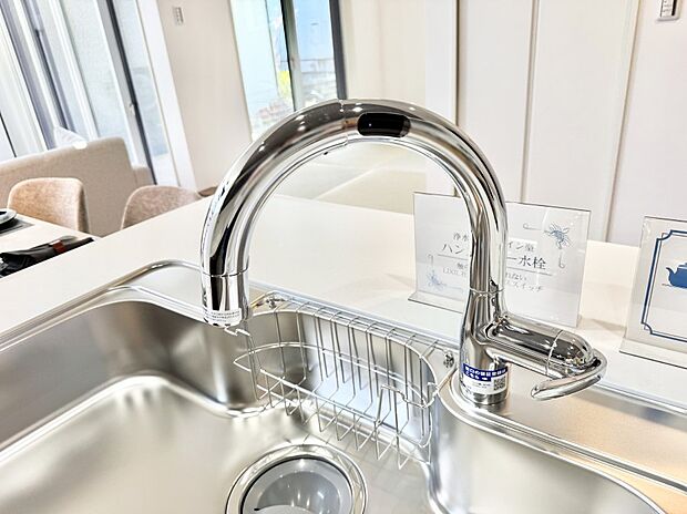 【浄水器】■清潔でおいしい水を手軽に供給してくれます