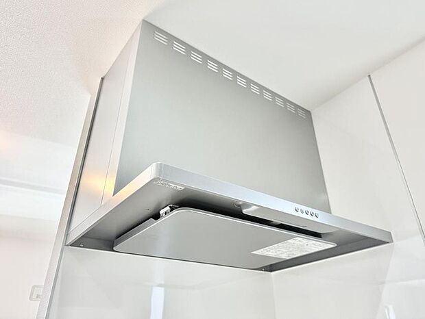 【レンジフード】■調理時の蒸気や匂いが換気扇に誘導され、効率的に排煙ができます。