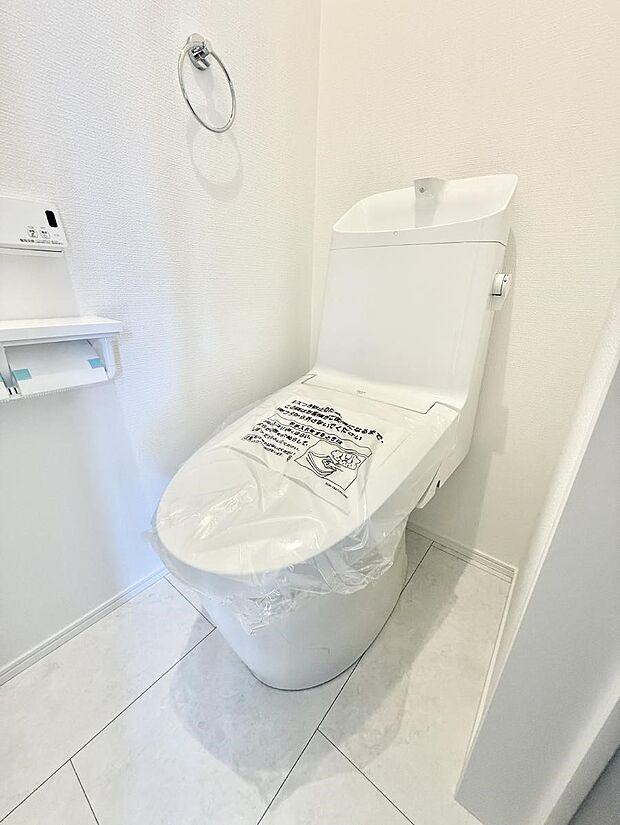 【トイレ】明るく清潔感溢れるトイレ  