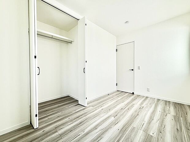 【リビング以外の居室】14号棟  ■清潔感あふれるお部屋で毎日を快適に過ごせます