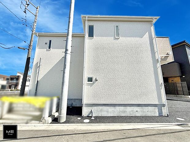 【現地外観写真】■暮らしを彩る充実した設備仕様が備わった住まい
