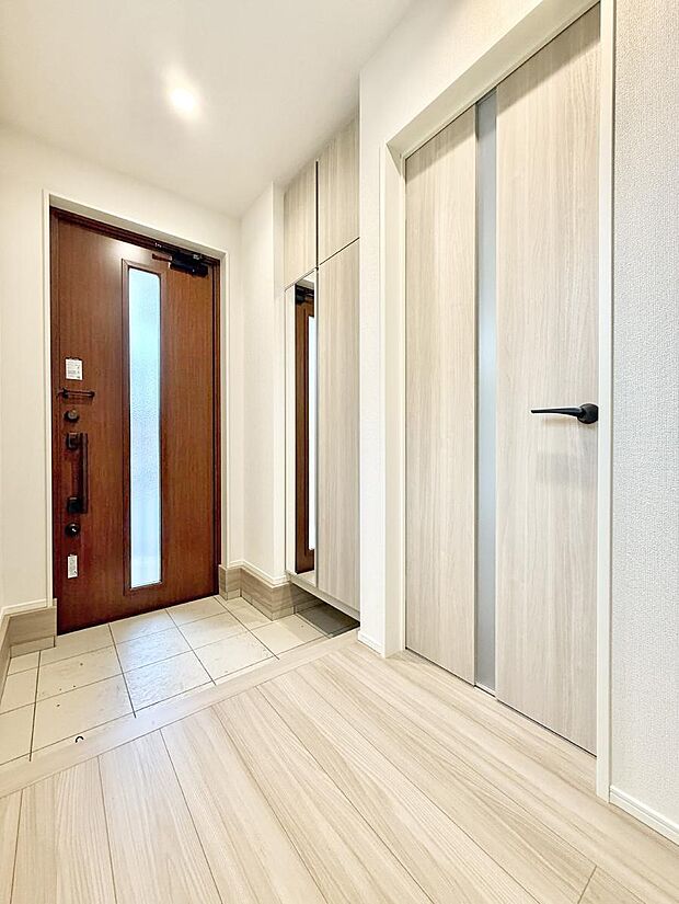 【玄関】窮屈さを感じさせない広々玄関！