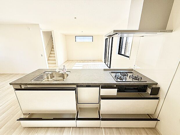 【キッチン】■シンプルで機能的、毎日使いやすいキッチン