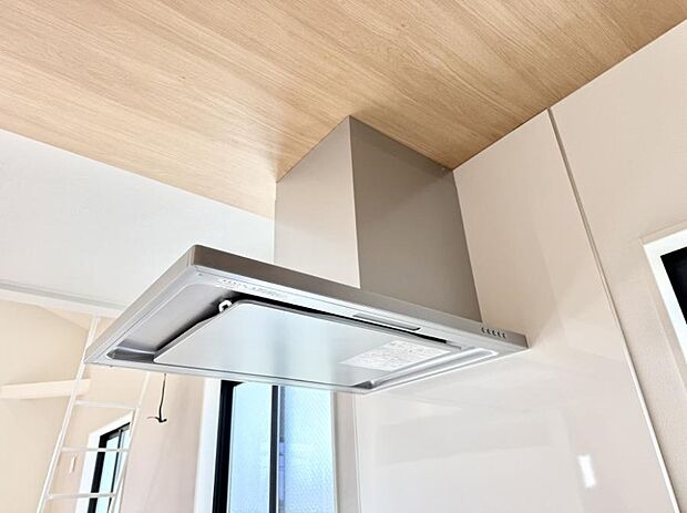 【レンジフード】■調理時の蒸気や匂いが換気扇に誘導され、効率的に排煙ができます。