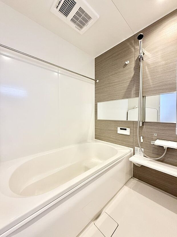 【浴室】■一日の疲れを癒す、心落ち着く空間です