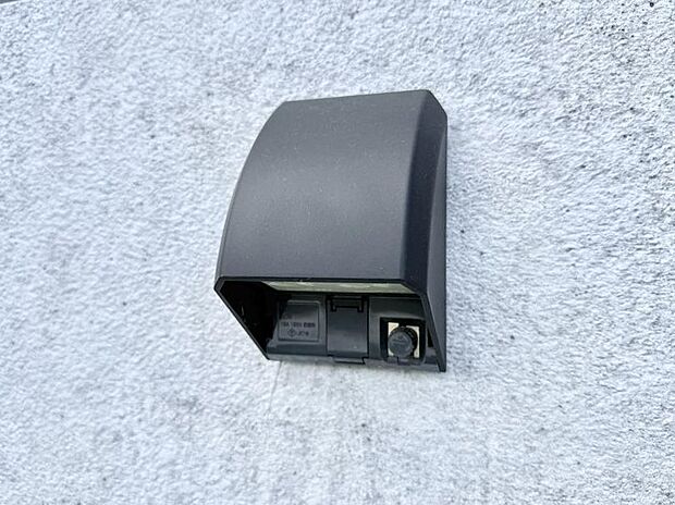 【屋外コンセント】■屋外に電源コンセントがあれば、高圧洗浄機で窓や外壁を掃除するなど便利です。