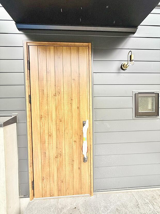 【玄関】■ シンプルで美しく、住まいの第一印象を彩る玄関です