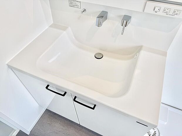 【ハンドシャワー付洗面台】■手洗いや顔を洗う時も快適に使える便利なシャワー