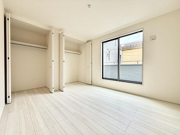 【洋室】■豊富な収納でスッキリしたお部屋に！