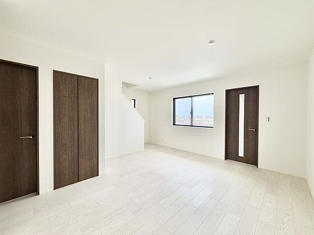 【ダイニング】■リビングイン階段は、家族の会話、一体感を感じられる空間です。  